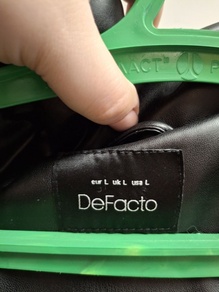 Жилет жіночий довгий DeFacto