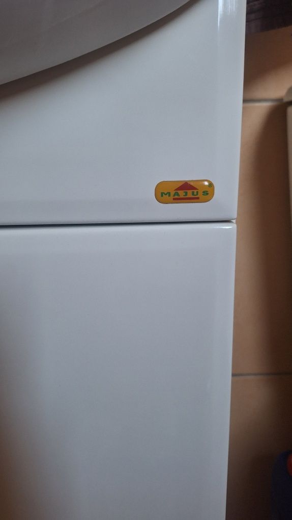 Szafka z umywalką i baterią
