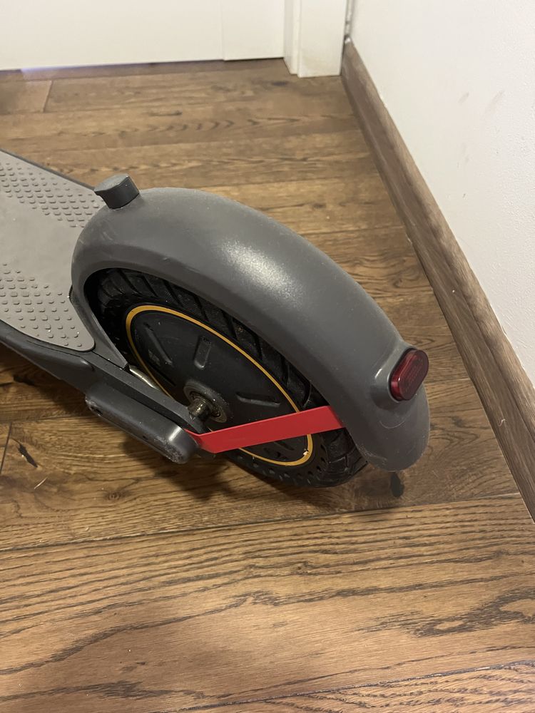 Електросамокат Ninebot max G30 ( в подарунок насос )