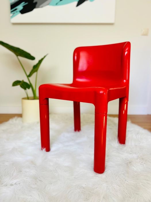 Cadeira Kartell 4875 em vermelho