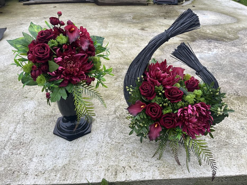 Komplet kompozycja nagrobna + wazon, bordowe chryzantemy, róże