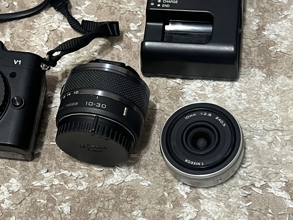 Фотоапарат Nikon 1 V1 + 10-30mm