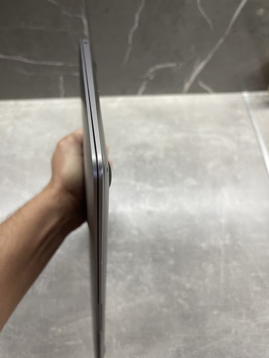 Macbook a2179 2020 року без материнки на запчастини