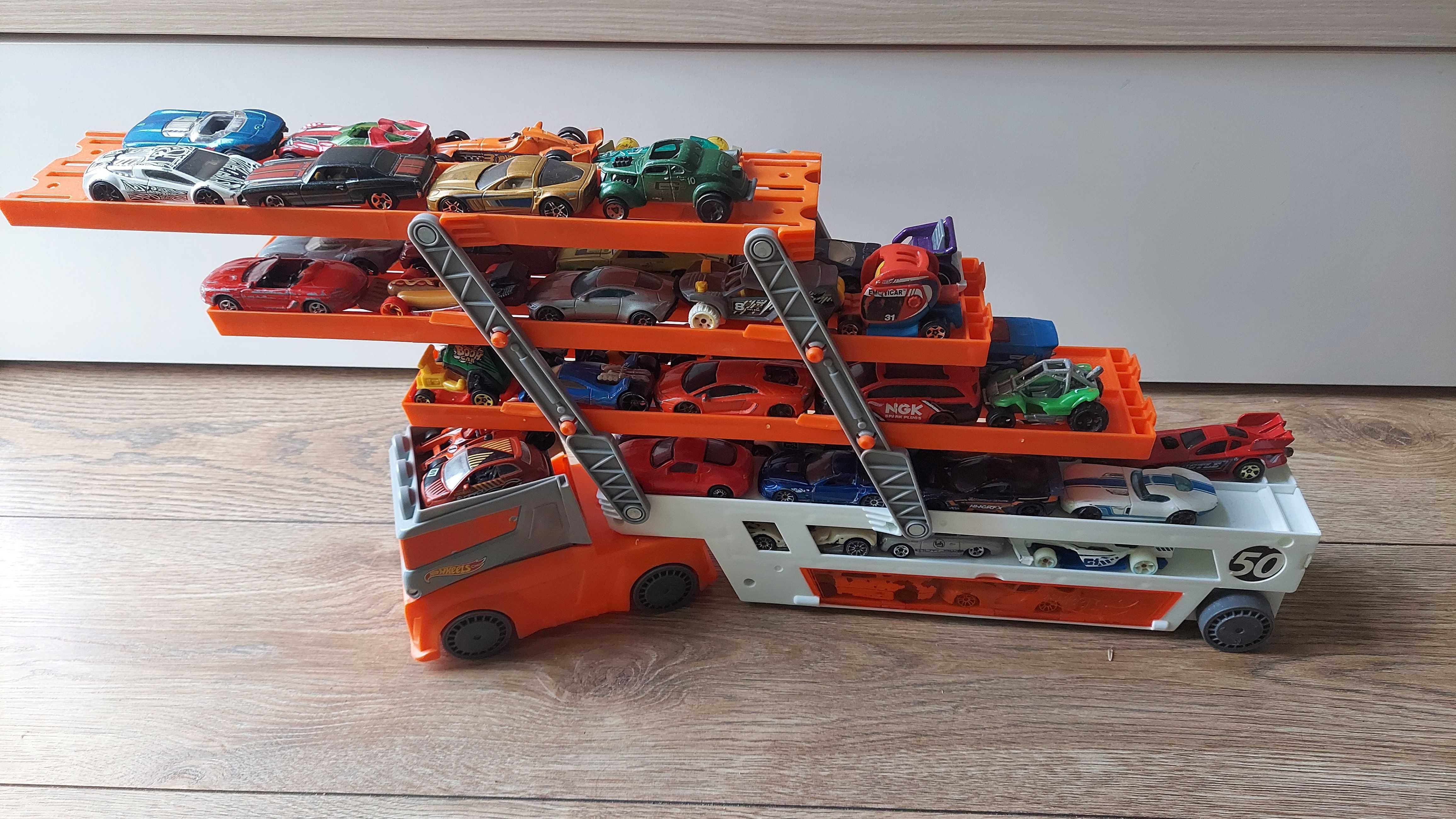 Laweta Hot Wheels - pomieści 50 autek