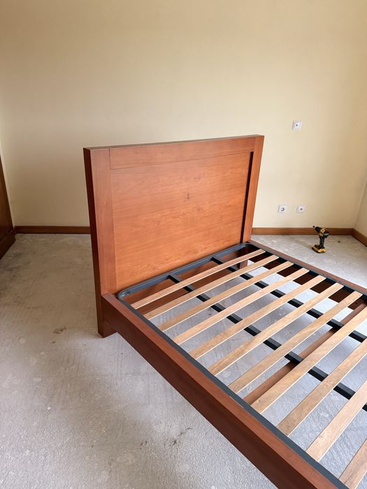 Cama de Solteiro de Madeira Maciça c/ estrado incluído