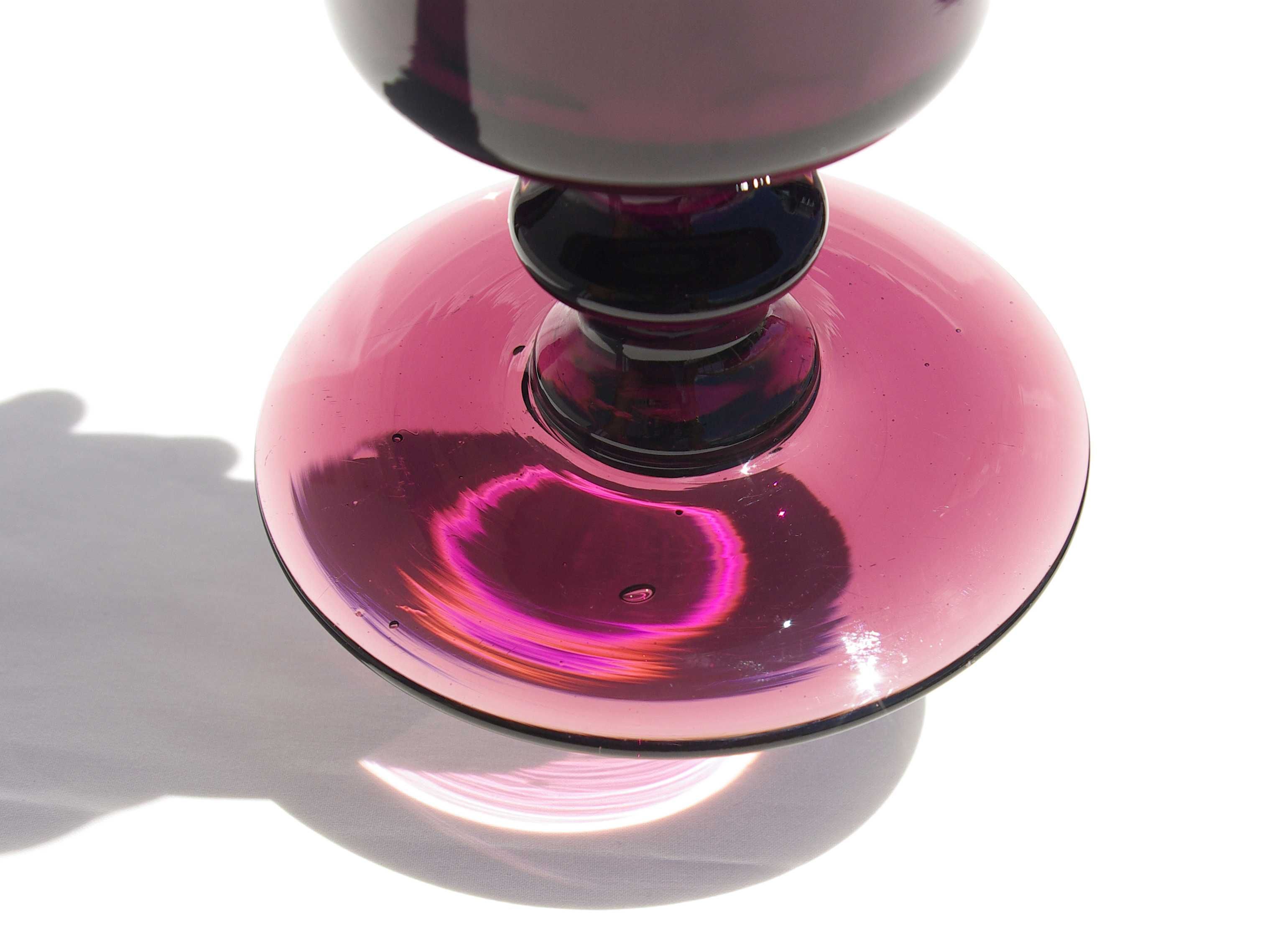 Jarra de vidro em tons de rosa (vintage), usada