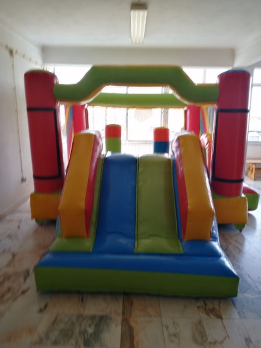 Aluguer Trampolim, insuflável, Escorregas, casinhas