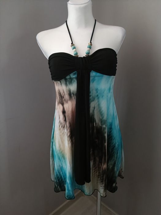 Letnia sukienka wiązana u szyi