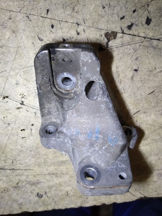 Łapa silnika Volvo v70 II S60 I oryginał