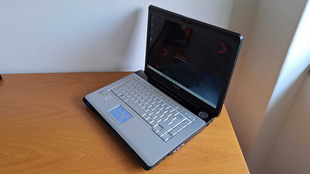 Toshiba A200- Intel T8300 2.4GHz- 4GB Ram- HDD 500GB