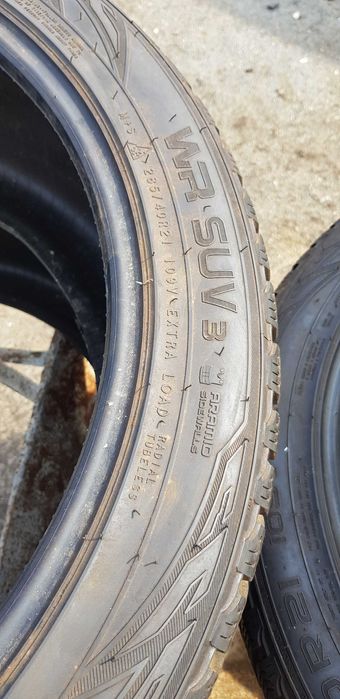 Opony Nokian 4x285/40 R21.