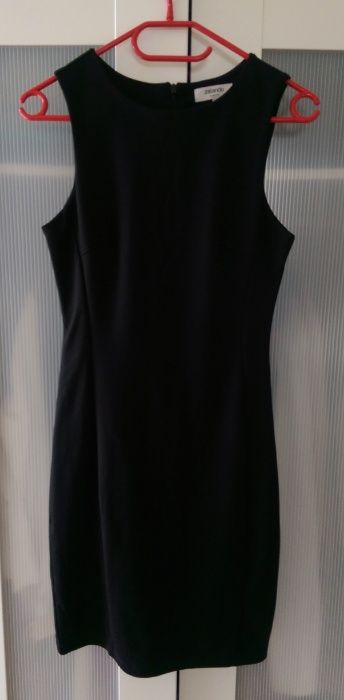 Czarna, prosta sukienka Zalando Essentials XS