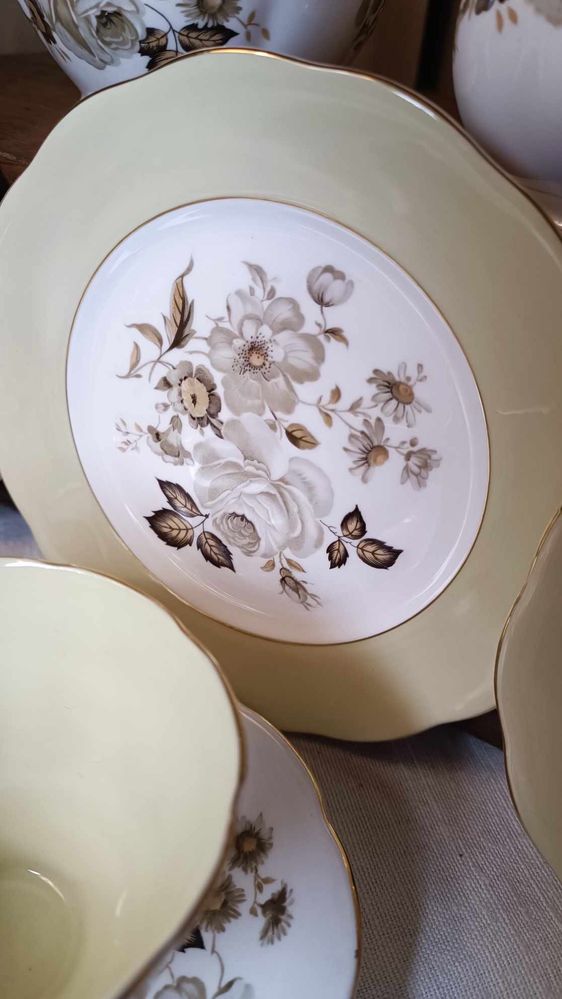Elegancki serwis na 6 osób angielska cienka porcelana
