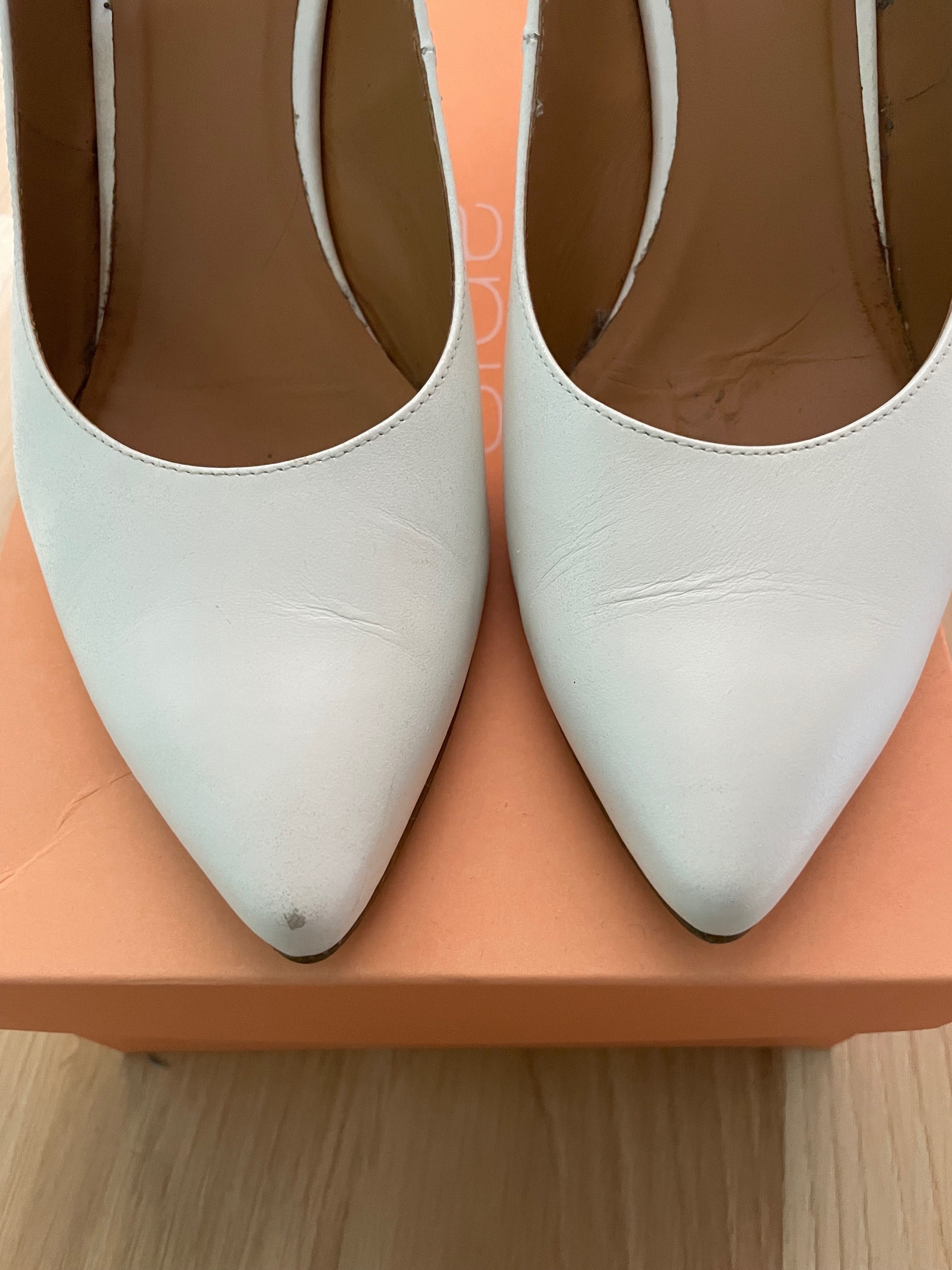 Buty na obcasie białe Anis Erin 39