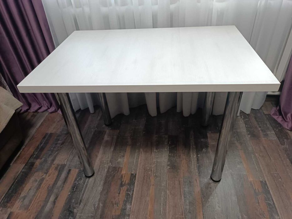 Кухонный  столик 2 цвета.