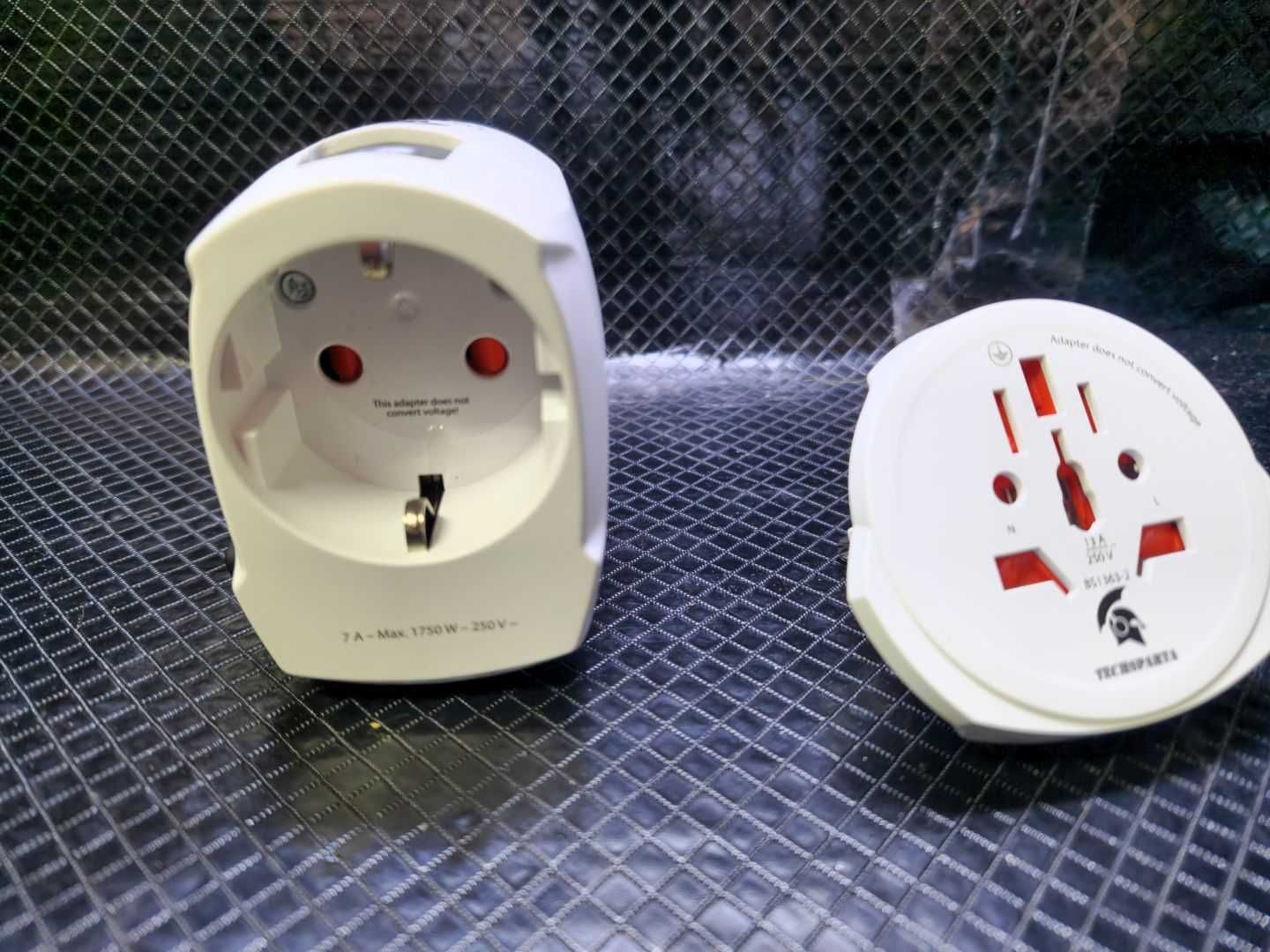 Travel adapter przejściówka do gniazda UK USA uniwersalna