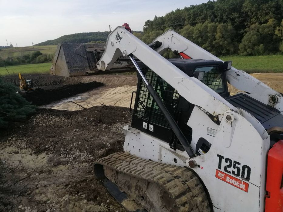 Бобкат міні-екскавато, ГІДРомолот ,вібромолот, мінік, навантажувач