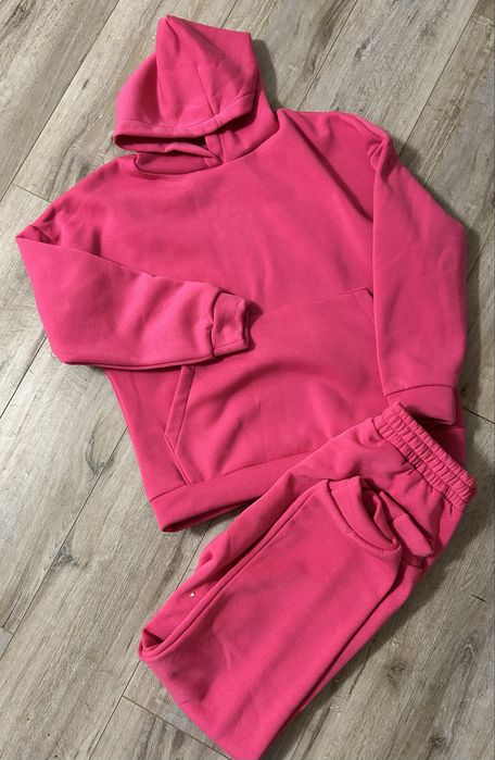 Жіночий спортивний костюм