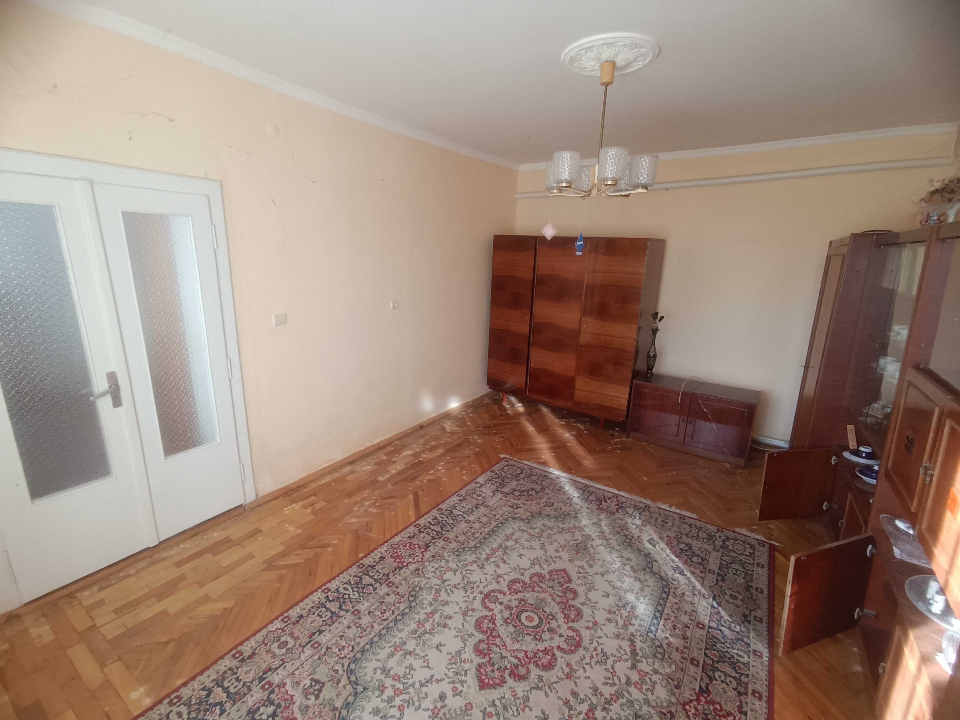 ПРОДАЖ 4х кімнатного БУДИНКОВОЛОДІННЯ (2 окремих будинки) у передмісті