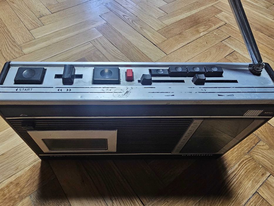 To radio-kasetofon Grundig C2001 Automatic – klasyczny sprzęt vintage.