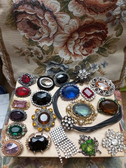 Броши,кольца ,колье ,браслеты.Янтарь.Винтажная бижутерия