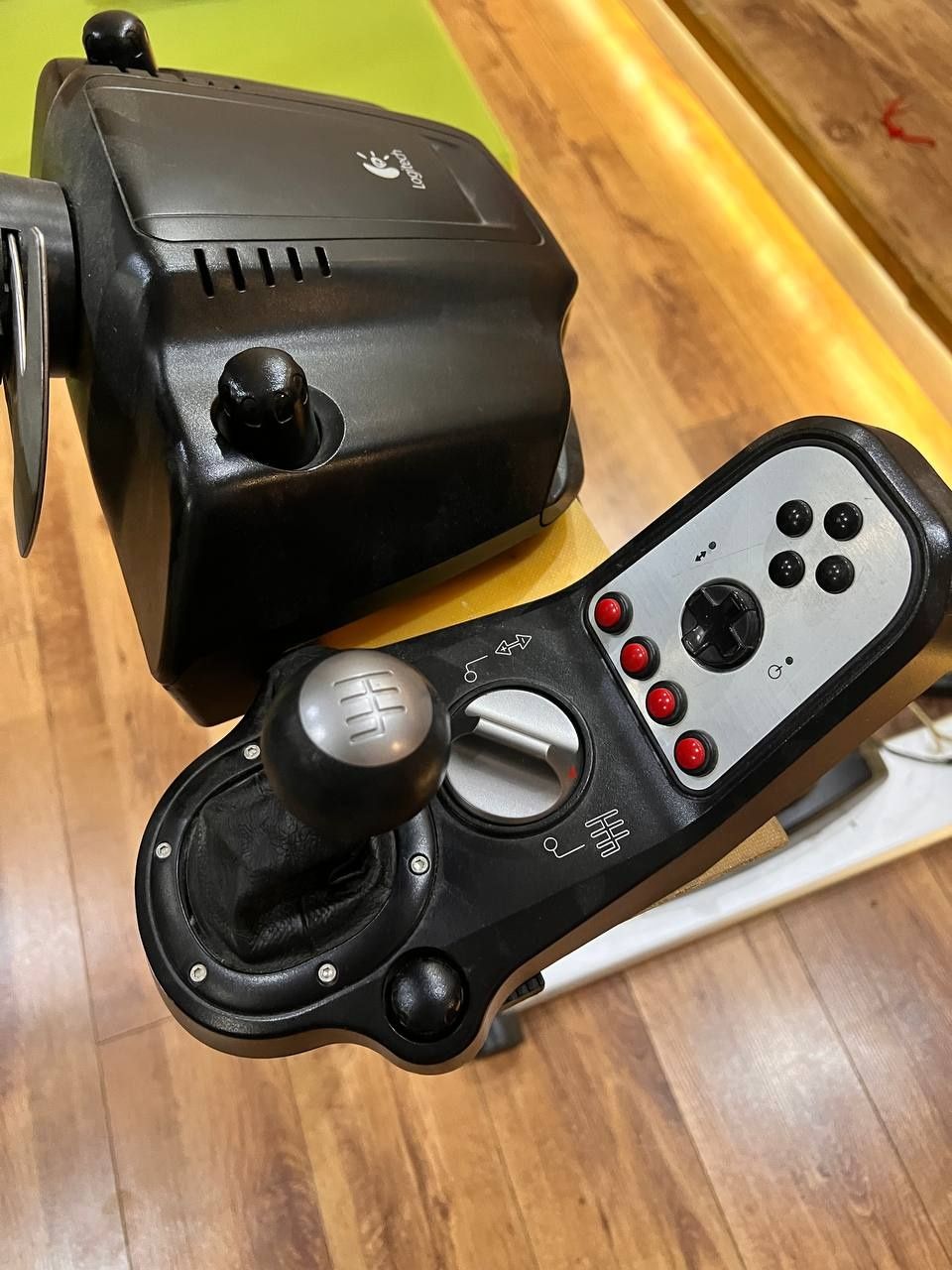Руль Logitech G25 + кокпит Fanatec