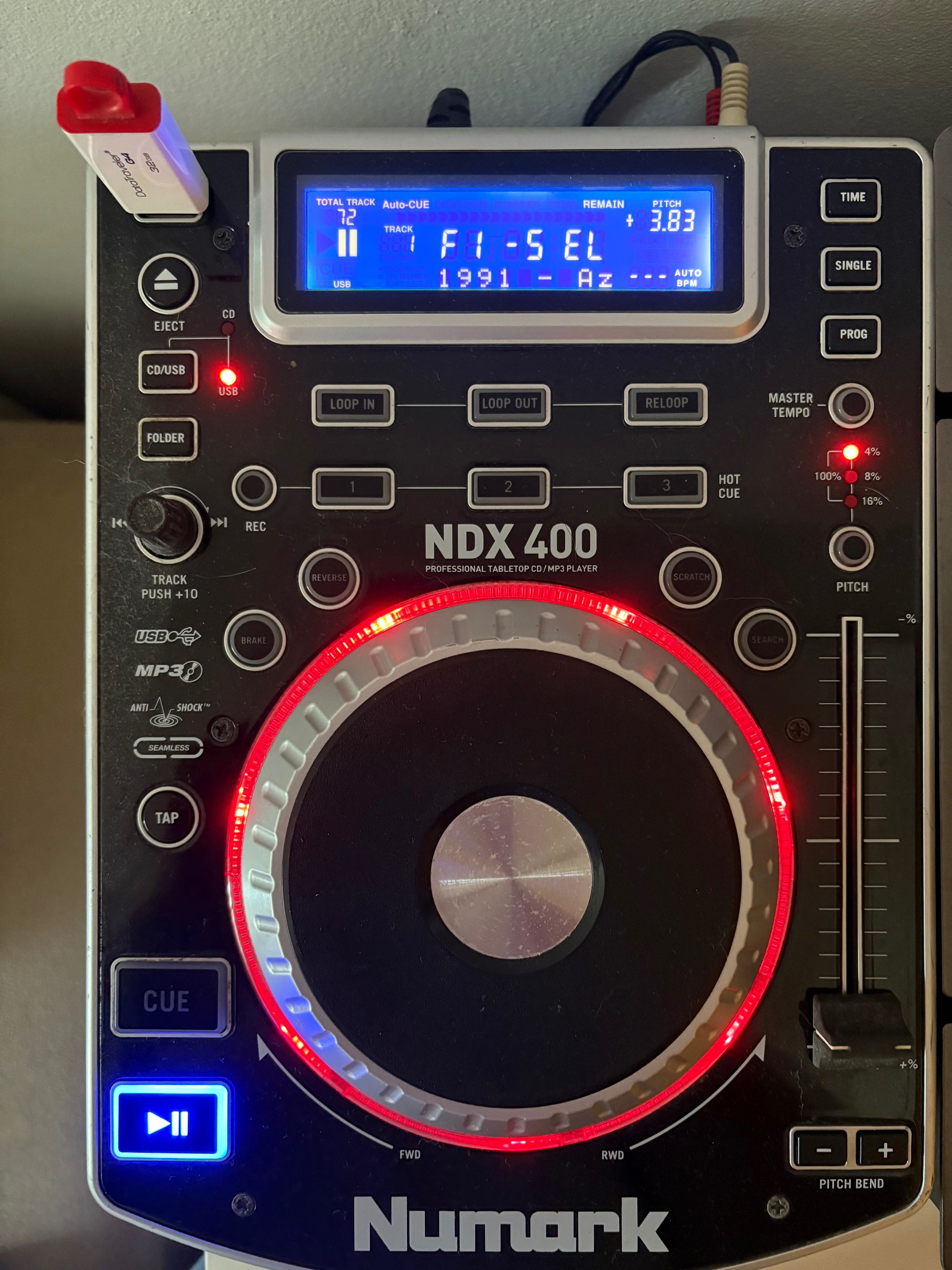 2 CDJ Numark + 1 mesa Pioneer