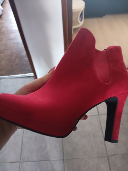Ténis e botas novos