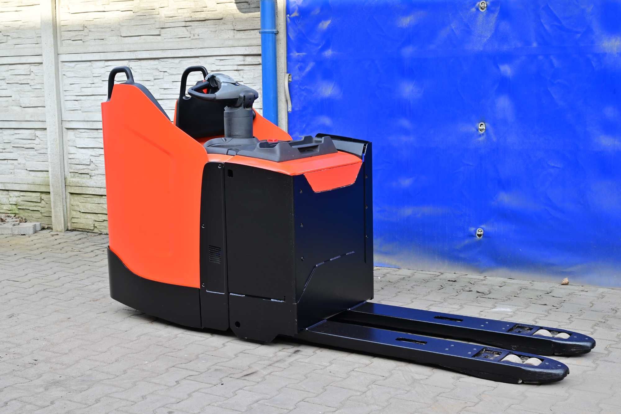 Paleciak elektryczny Toyota BT LPE 250  2000kg 2017rok FHP 245