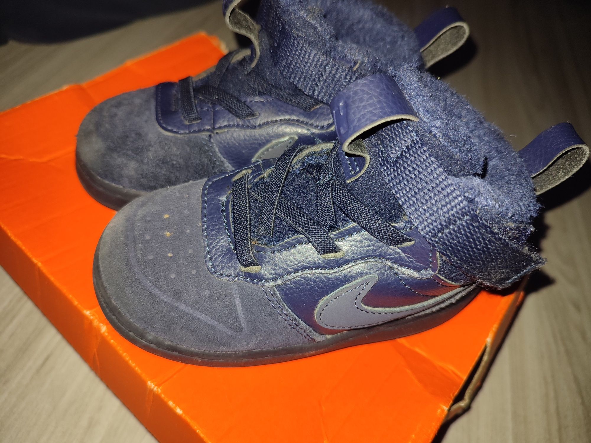 Nike Court Borough Mid 2 rozmiar 23.5