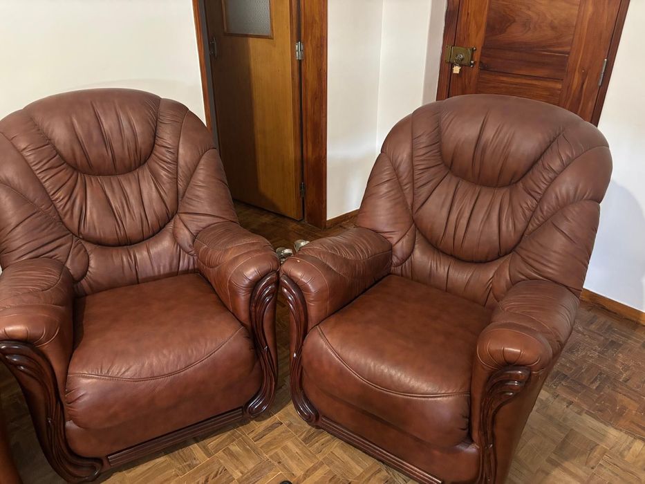 Sofá e Poltronas de Pele Autêntica em Perfeito estado
