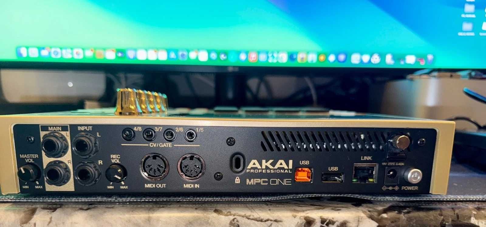 AKAI MPC One Gold Limited Edition + 52 rozszerzenia MPC + karta 512SD