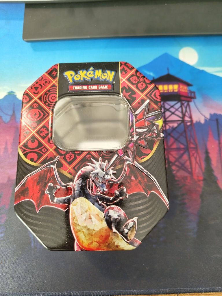 Metalowe pudełko na karty Pokemon Paldean Fates Charizard