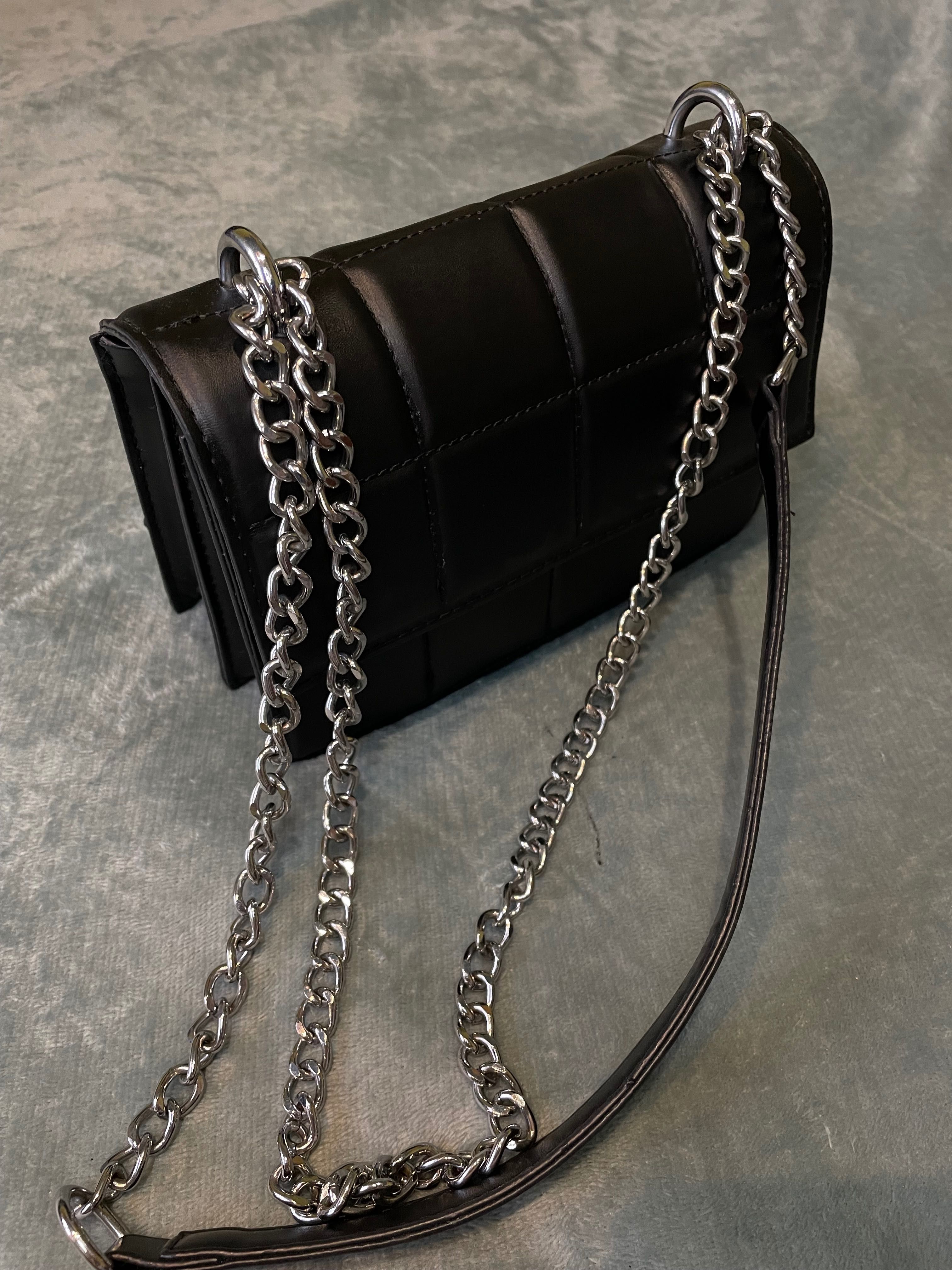 Елегантна чорна сумочка