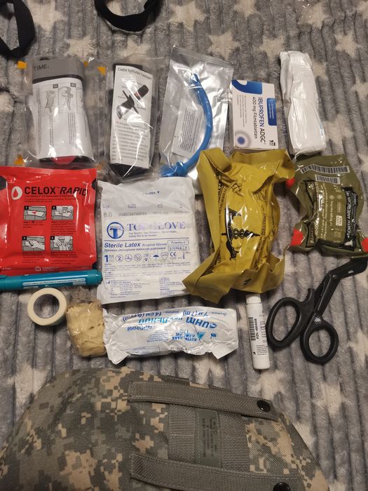 Продам аптечку укомплектованую