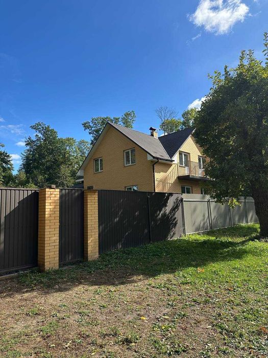 Продаж двоповерхового будинку у селі Крехаїв, Чернігівська область