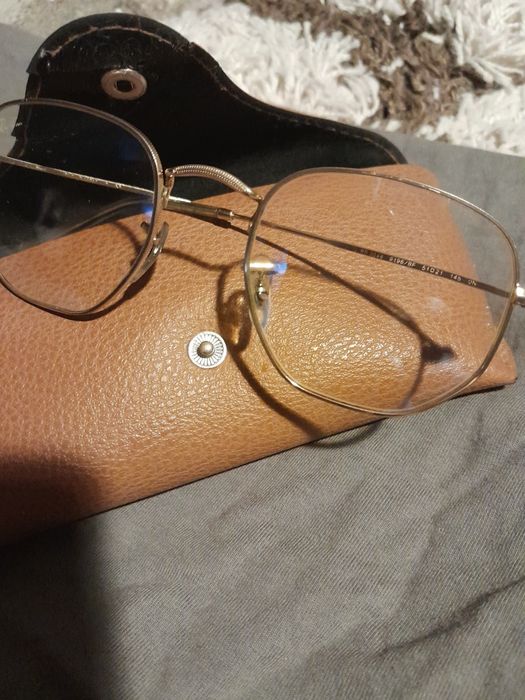 Óculo Ray ban novo com a caixa nao tem graduação.