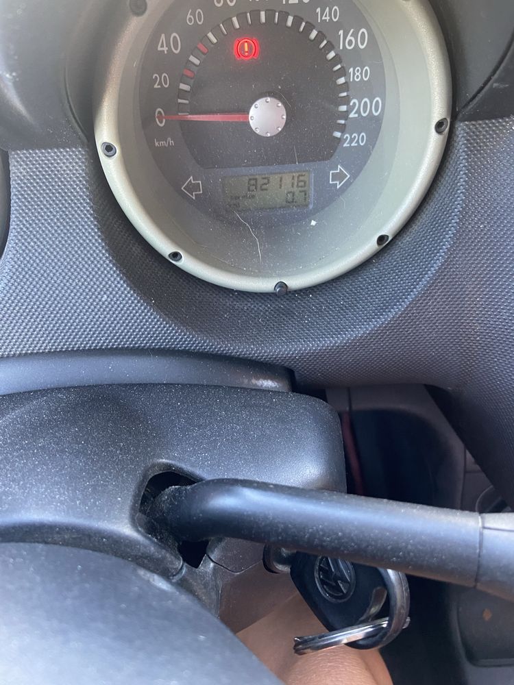 VW Lupo vermelho, apenas 82.000 quilômetros
