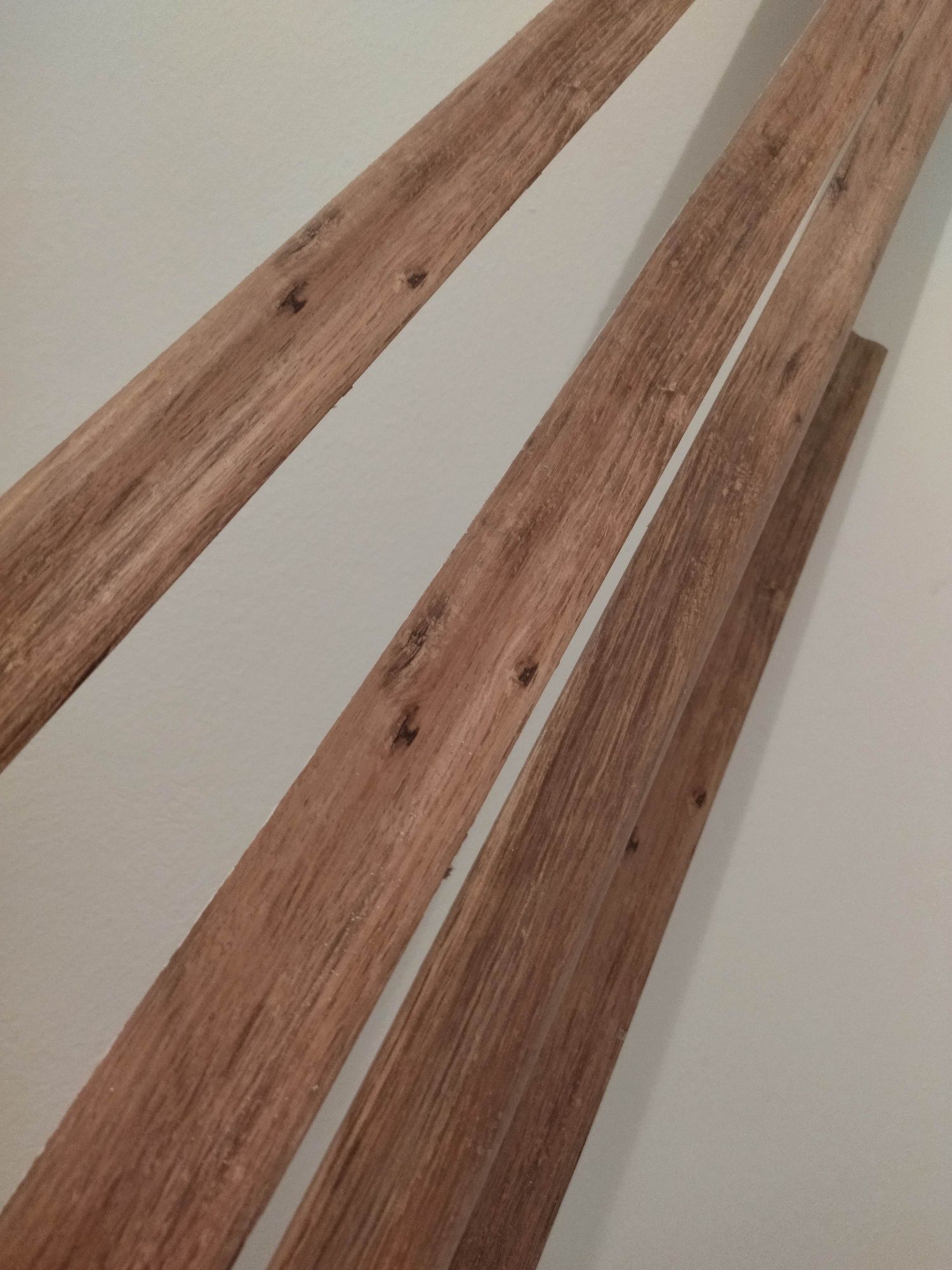 Listwy przypodłogowe MDF wys. 4,5 cm, dł. 11 m, 1 defekt