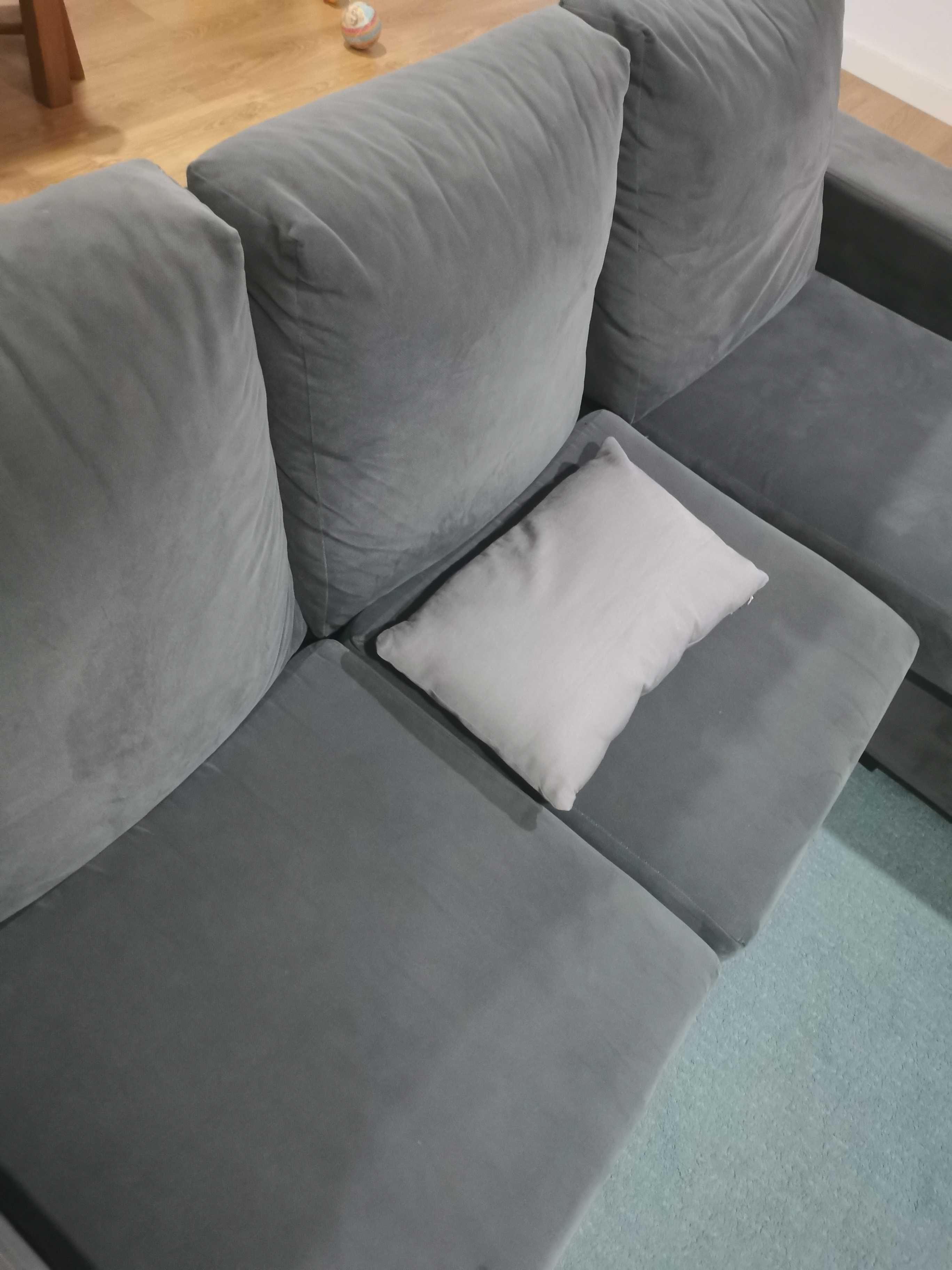 Sofa em L cinzento