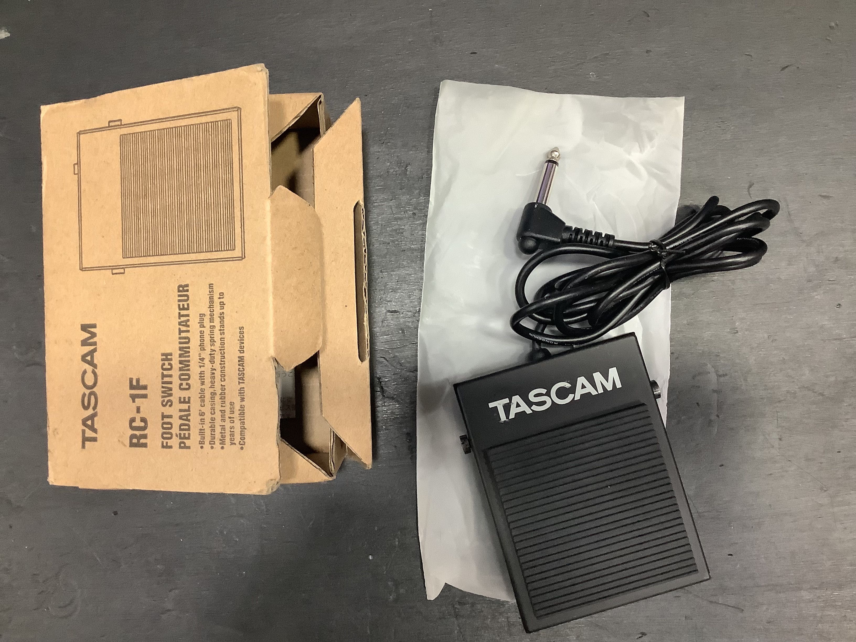 Tascam RC-1F Pedal Foot Switch novo.