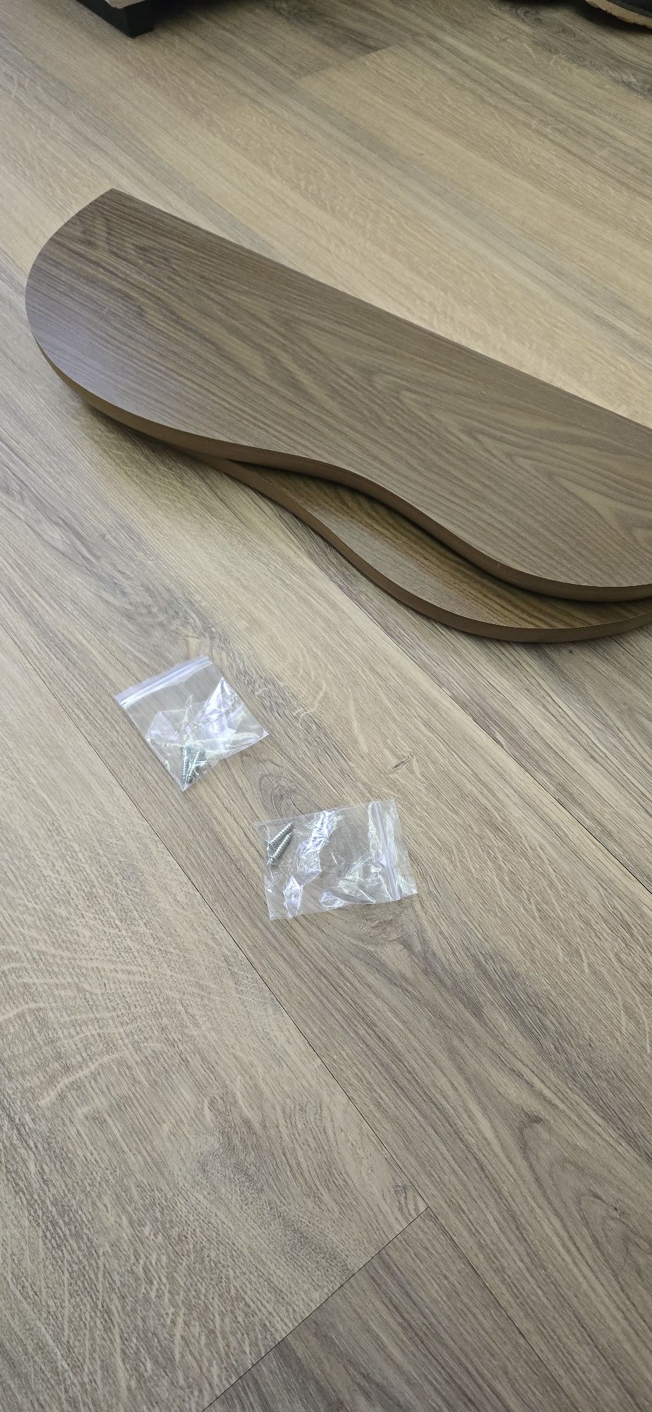 Prateleiras elegantes suspensa em madeira