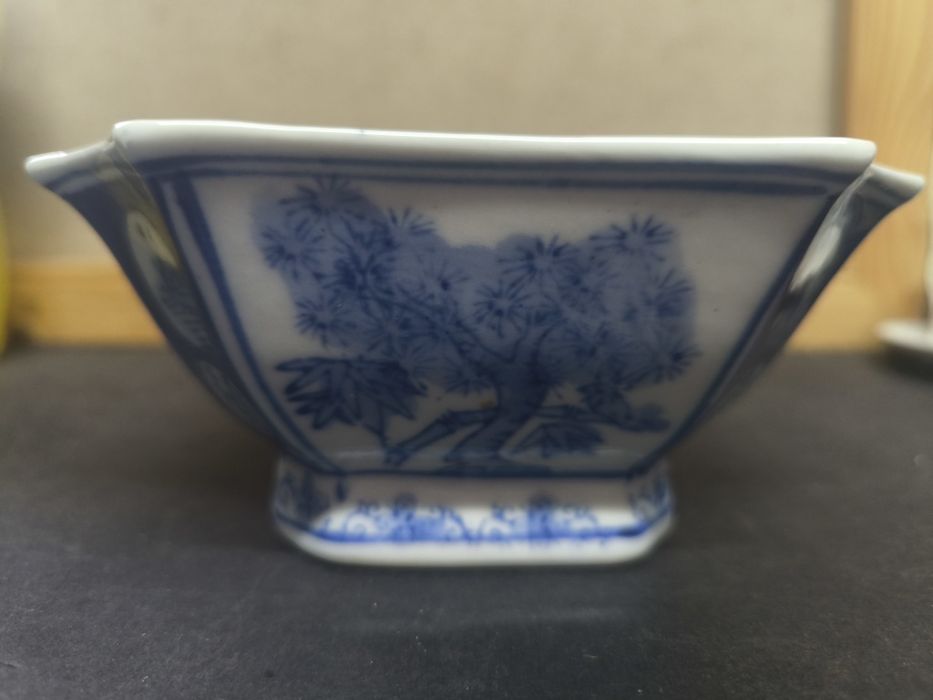 Travessa/Taça Oriental Antiga em Porcelana Azul e Branca