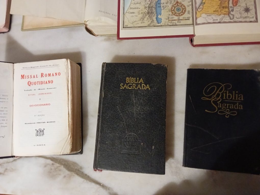 Conjunto de Bíblias/Missais Dominicais Antigos