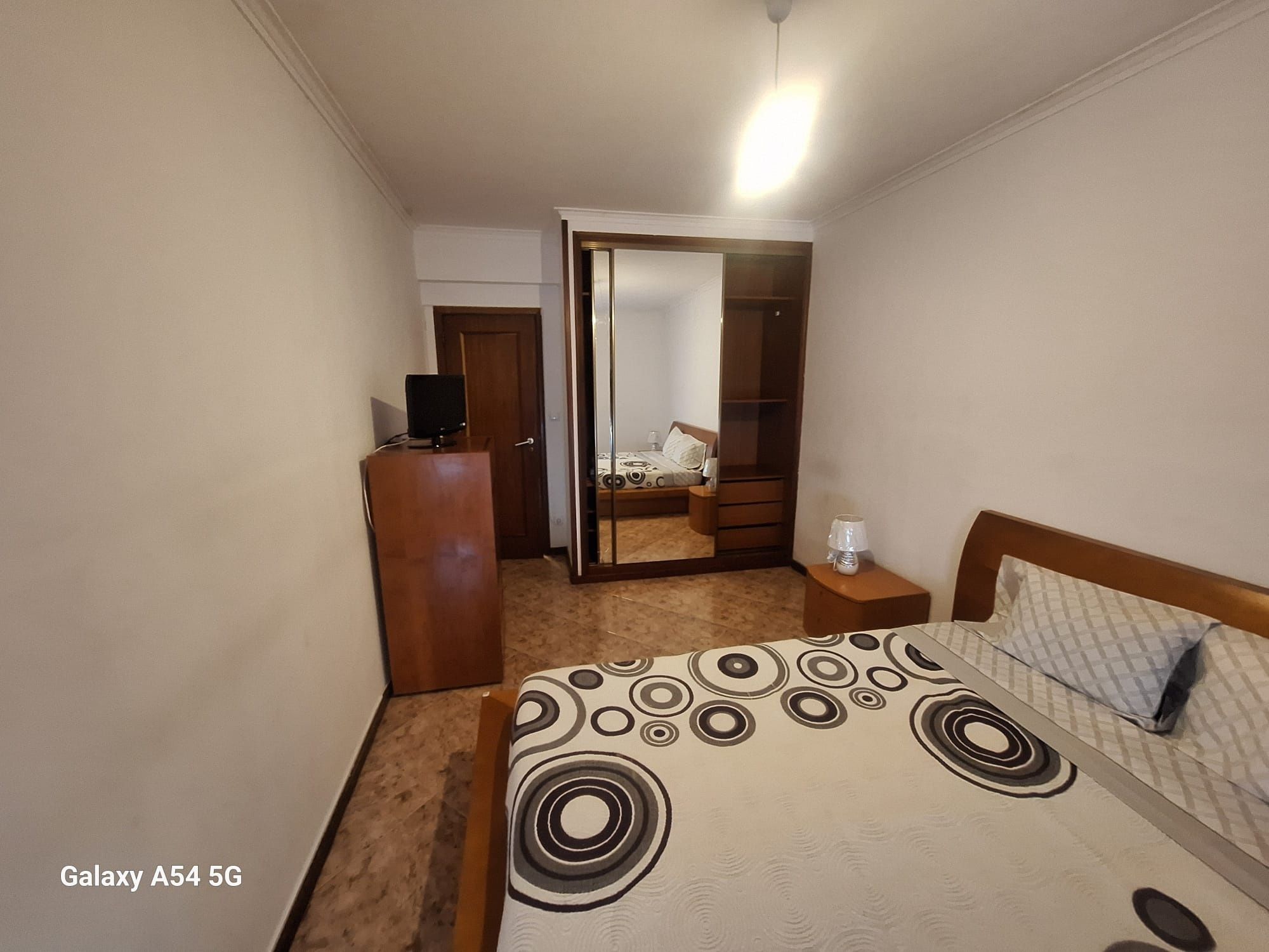 Alugo quarto para casal em Rio de mouro