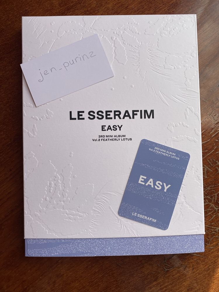 Альбом Le sserafim Easy Featherly Lotus