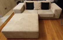 Sofá com Puf/Mesa de apoio