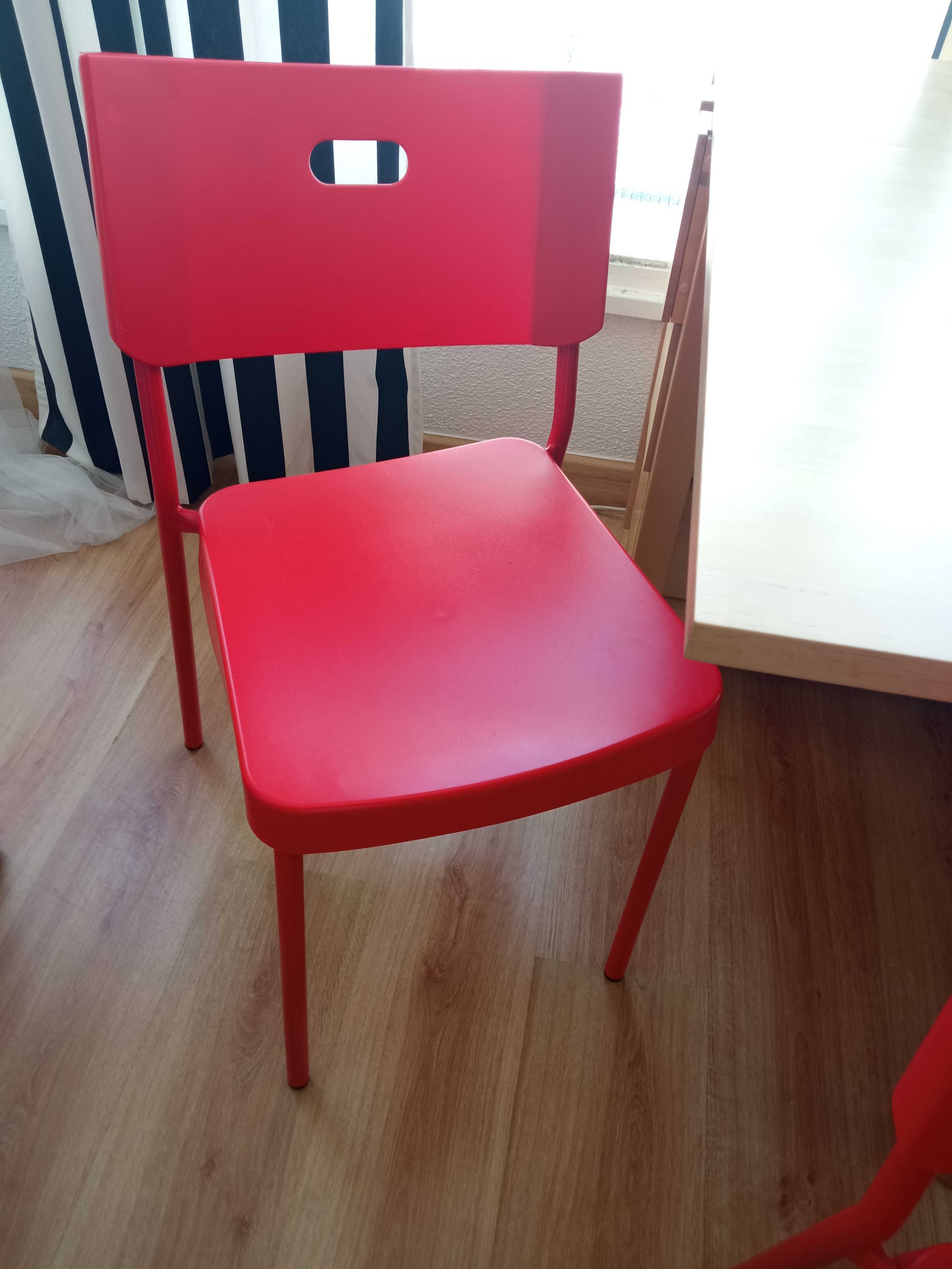 Duas Excelentes Cadeiras Vermelhas HEMNES Ikea