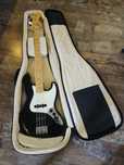 Fender Standard Jazz Bass®, Maple Fingerboard, Black