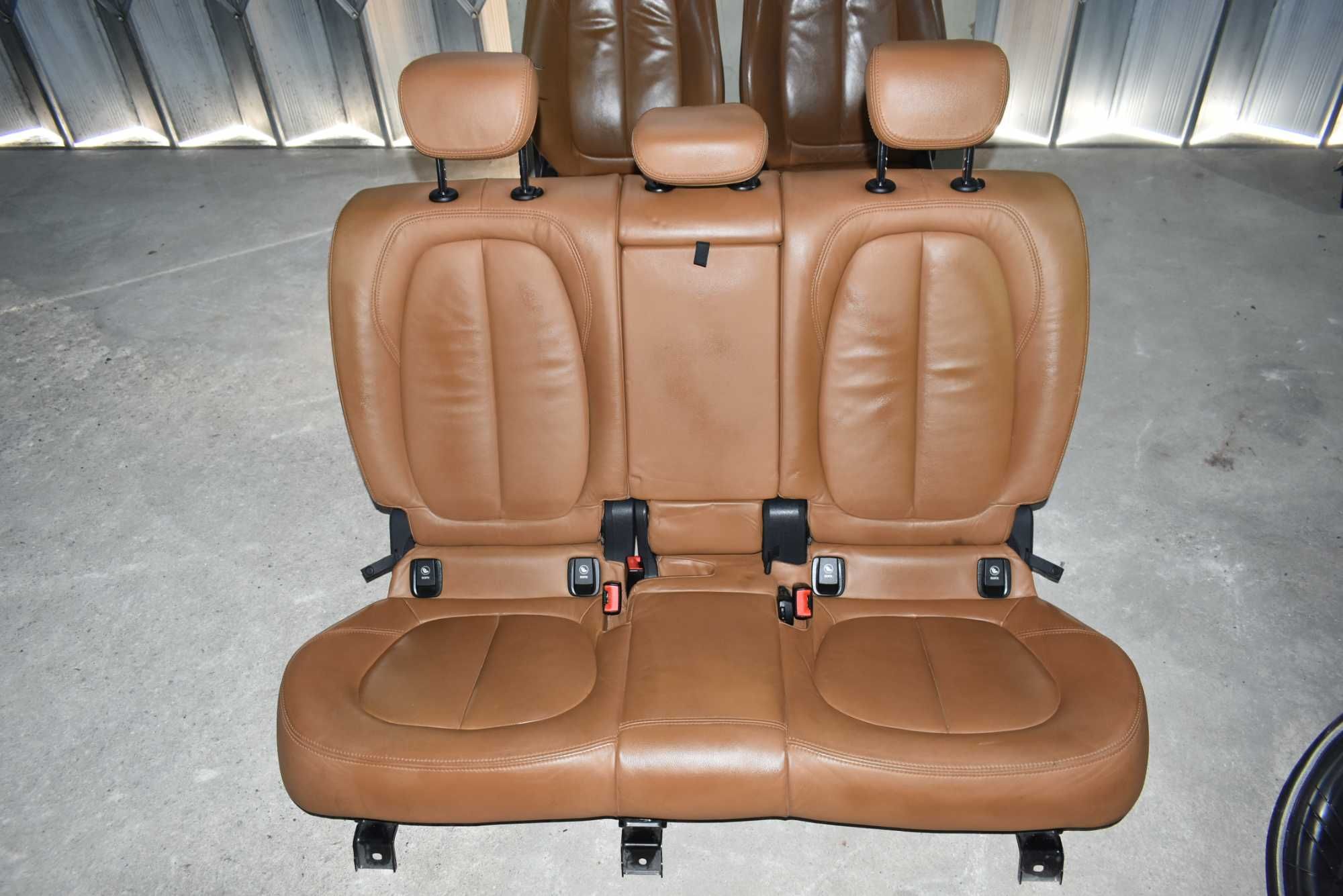 Bancos castanhos bmw f45